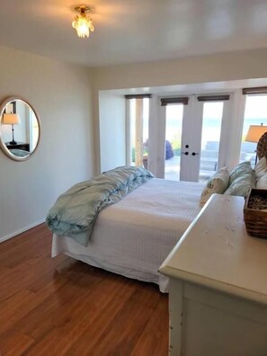 3 bedrooms, iron/ironing board, travel crib, free WiFi