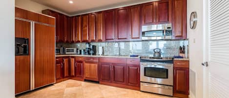 Fridge, microwave, stovetop, dishwasher