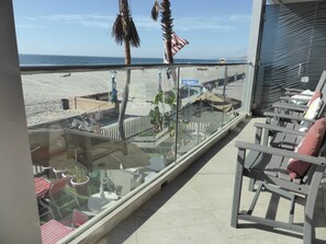 Property grounds - Where Mission Beach Comes to Life.
Front Row to the Surf and Sun. (San Diego)