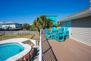 Outdoor pool, a heated pool - Gumbo Bungalow: Private Heated Pool w/ Swim-up Bar, Volleyball, Ping Pong (Gulf Breeze)