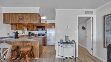 Frigorífic, microones, forn i placa de cuina