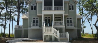 Enjoy an outstanding safe ocean rental on a sparsely populated island