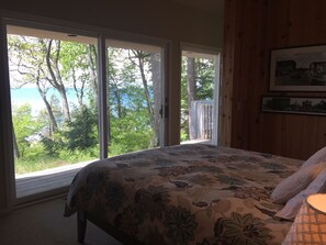 3 bedrooms, travel cot, free WiFi, bed sheets