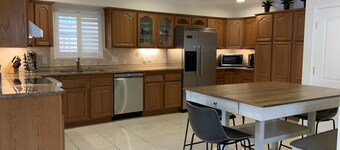 Fantastic Location! 450ft from sand, and 2 blocks to HB Pier.
