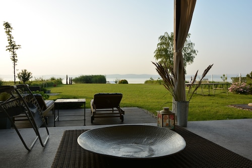 Luxury Lakefront Villa with Private Pier & Jacuzzi. Private Beach!