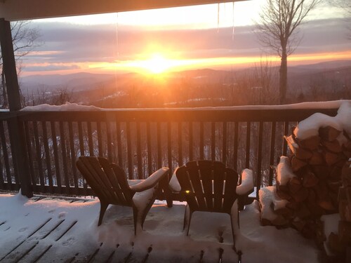 Renovated Luxury 4 Bedroom 3.5 Bath Okemo Trailside