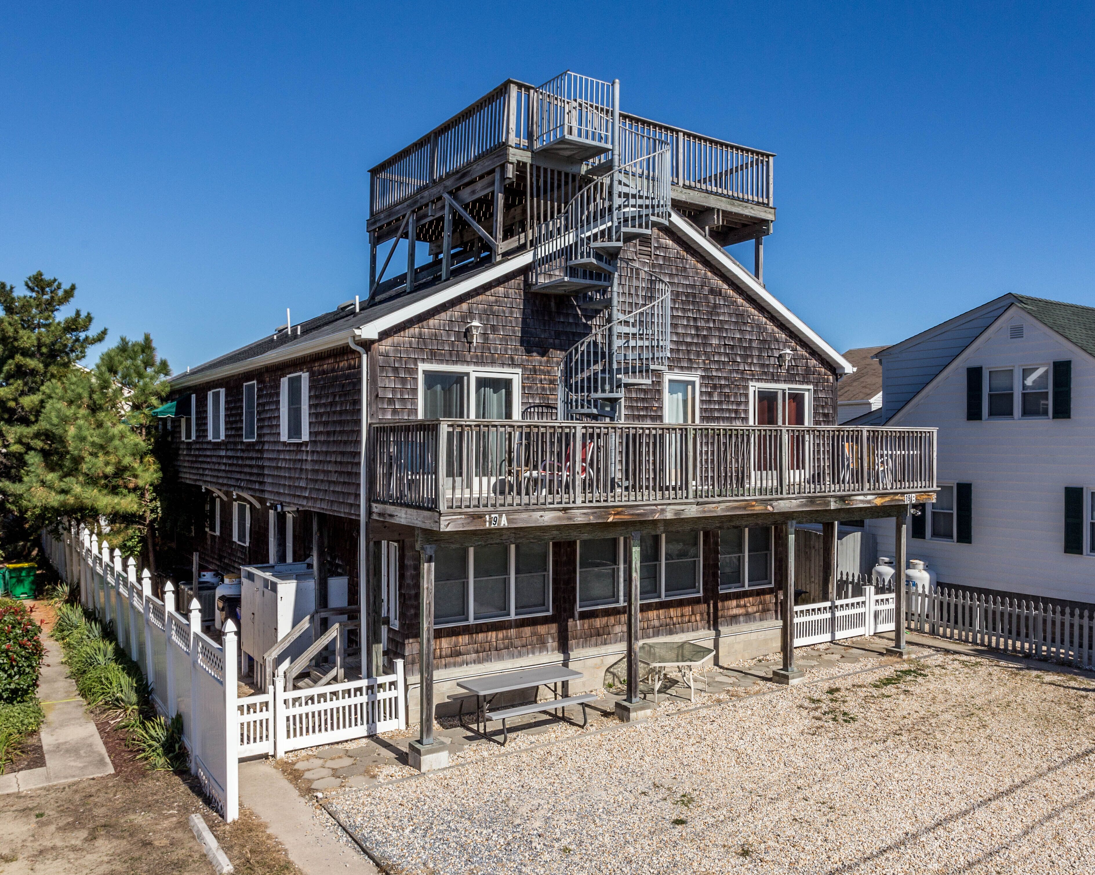 Ocean Block Pet Friendly 6 BR Duplex only Steps to the Beach