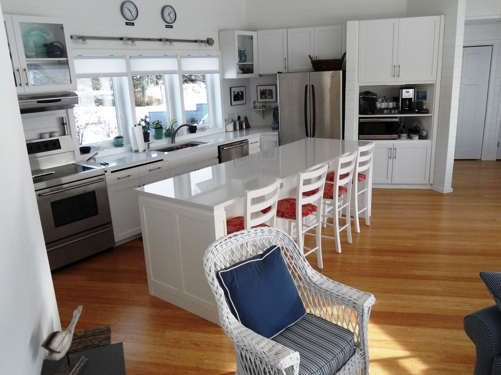 Relax at the Water's Edge - Amazing, Spacious, 5 Star Beach Home