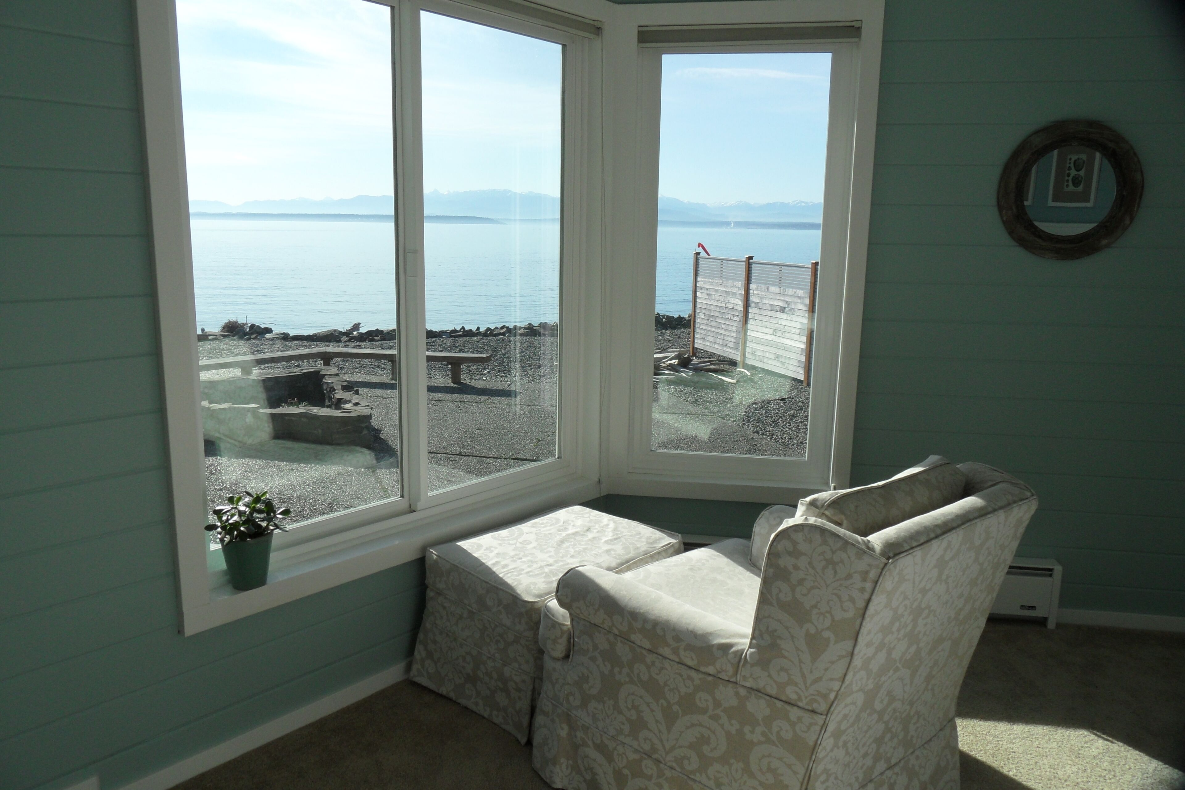 Relax at the Water's Edge - Amazing, Spacious, 5 Star Beach Home