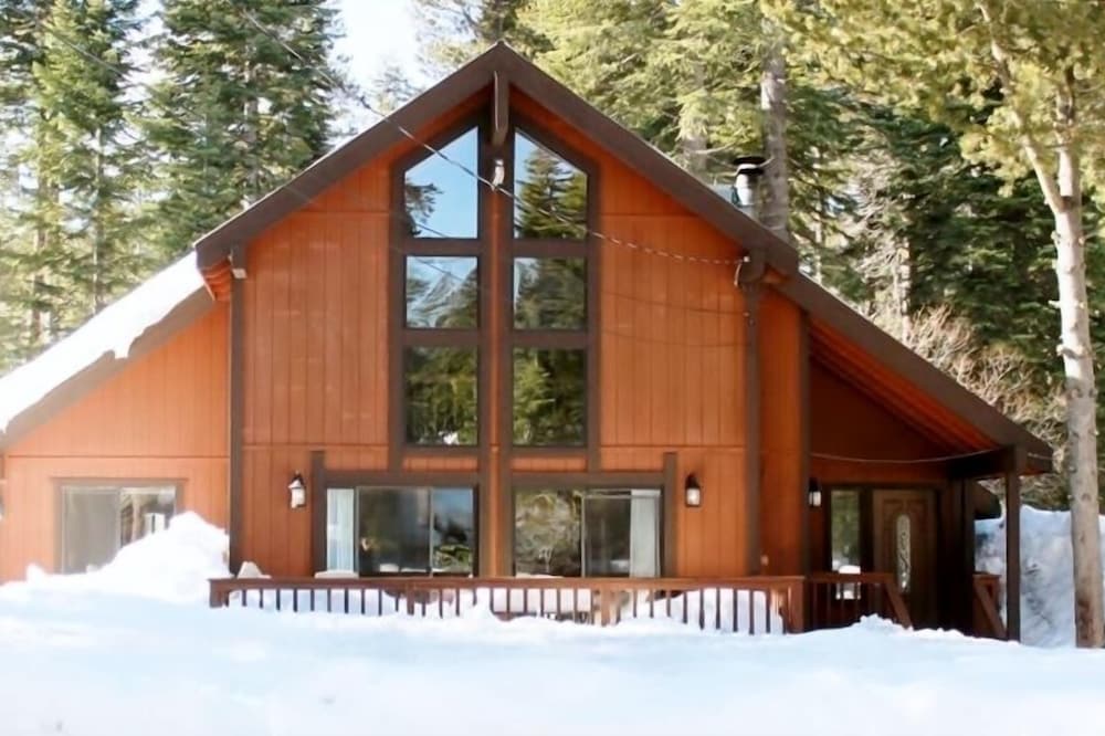 West Lake Tahoe Chalet, 3/2 + Loft, Hiking, Biking, Skiing, Sledding, Sleeps 8,