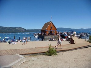 Beach nearby, sun-loungers, beach towels