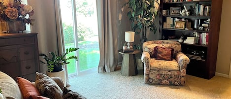 Smart TV, fireplace, DVD player, books