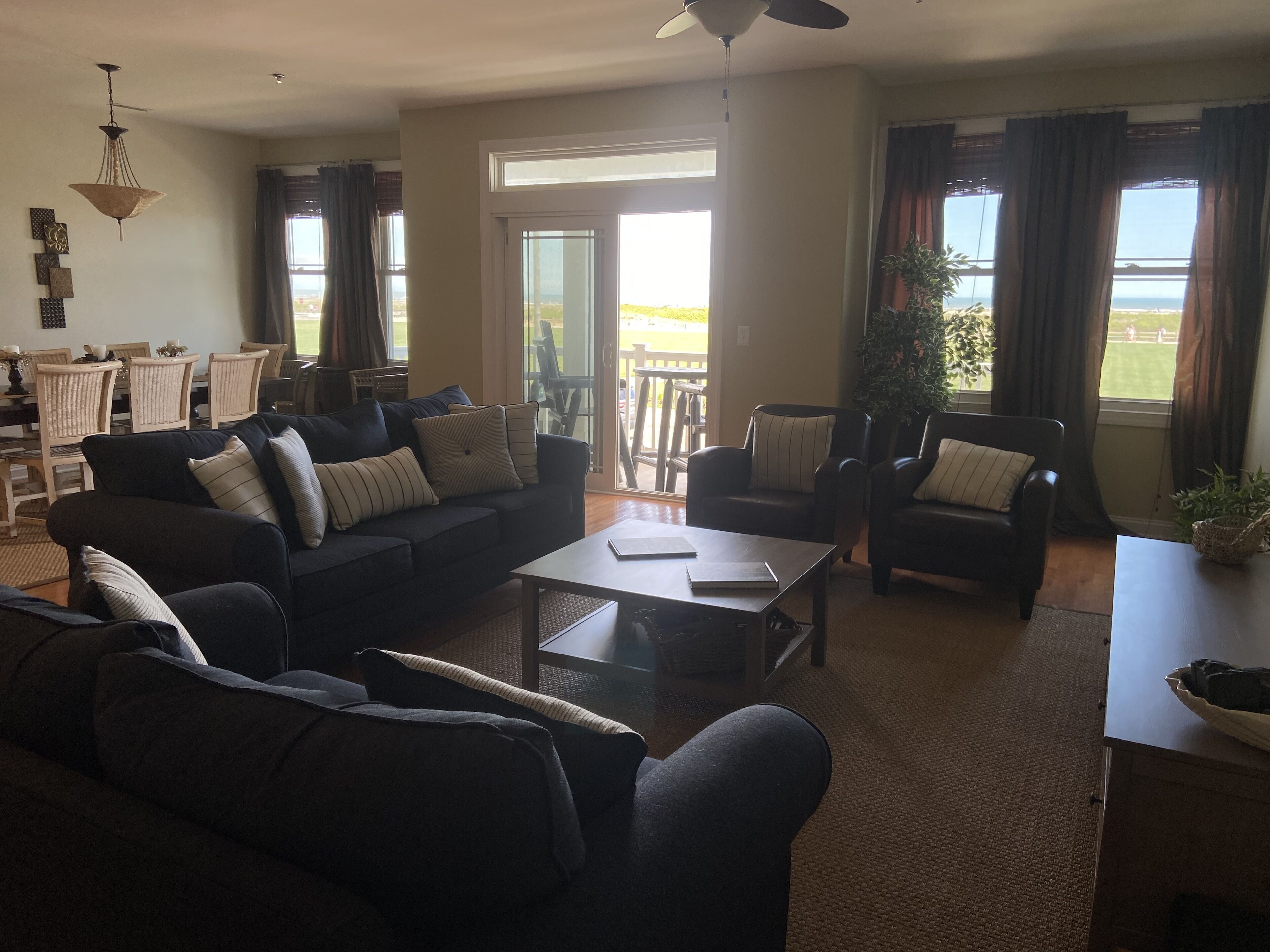 OCEAN FRONT - Panoramic ocean views (from inside and out)