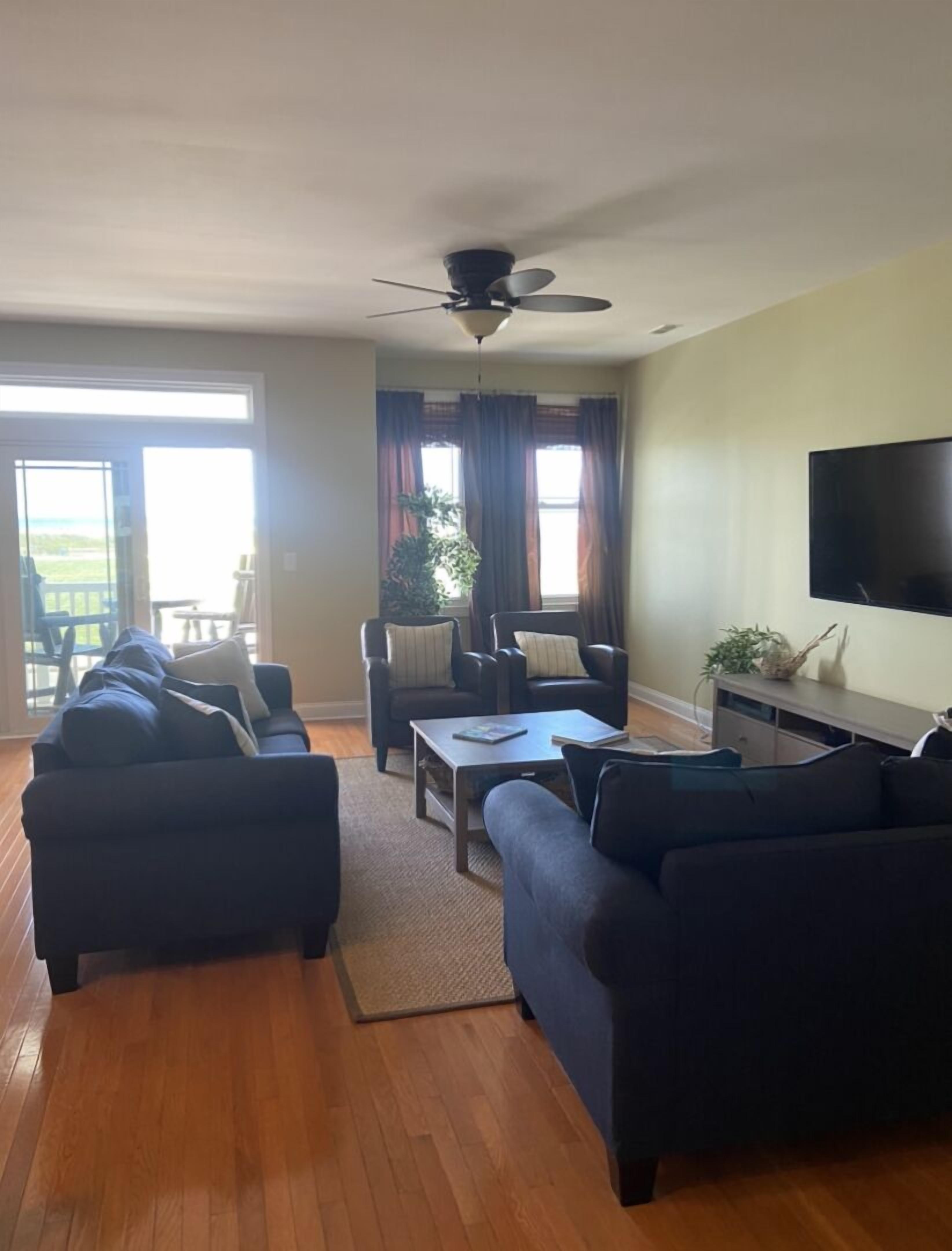 OCEAN FRONT - Panoramic ocean views (from inside and out)