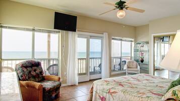 6 slaapkamers, een strijkplank/strijkijzer, reisbedje, gratis wifi