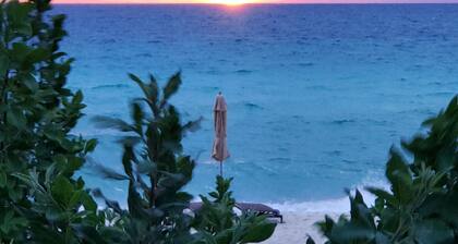 Best location on Bimini - Right on Radio Beach!