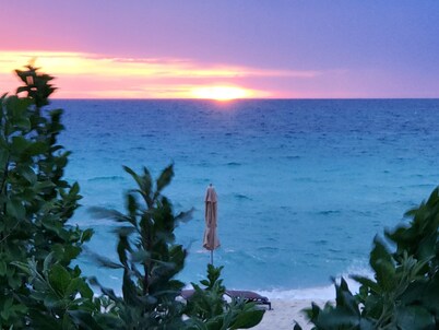 Best location on Bimini - Right on Radio Beach!
