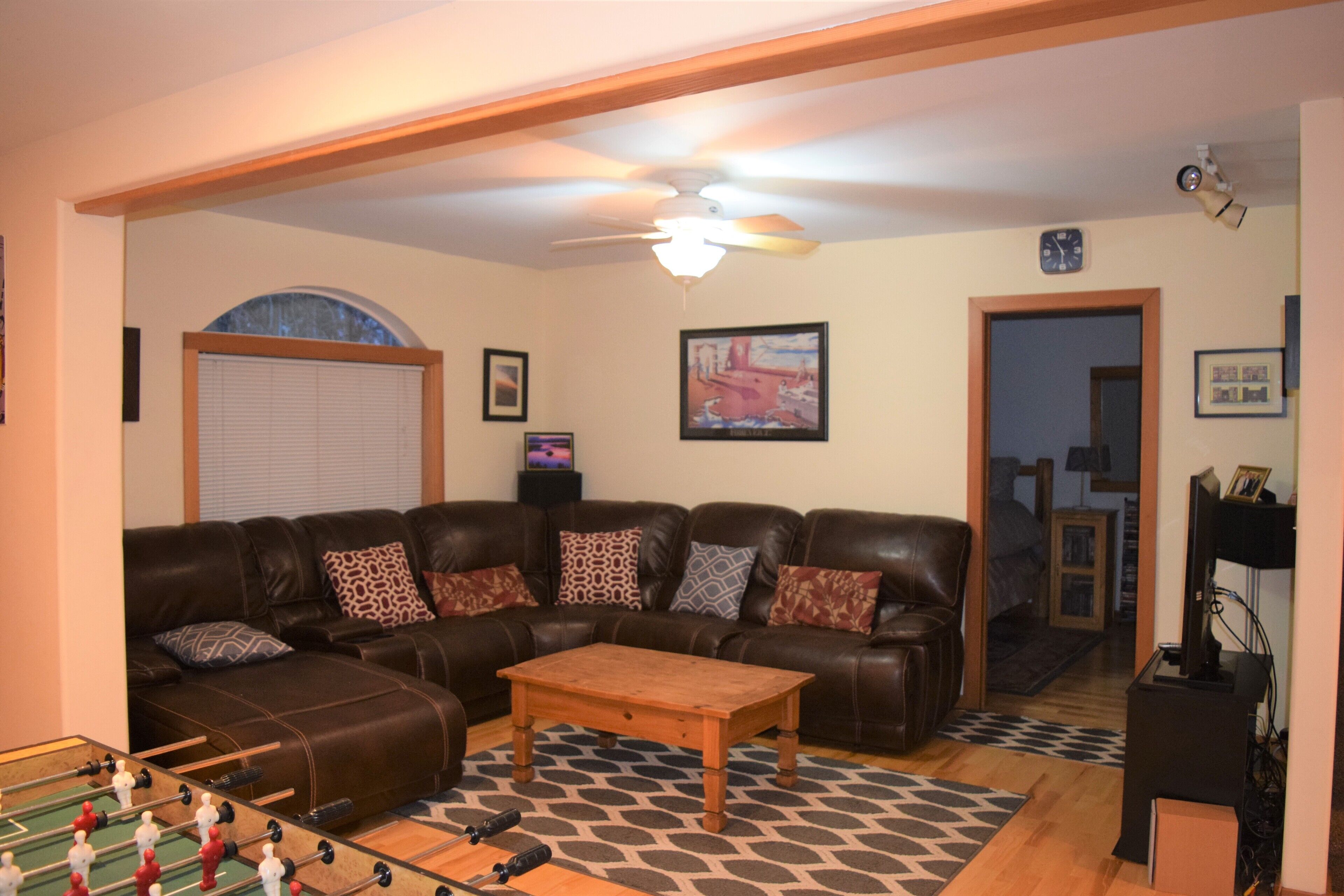 Perfect Location with ROOF DECK HOT TUB with a 5 Minute Walk To Tahoe City!