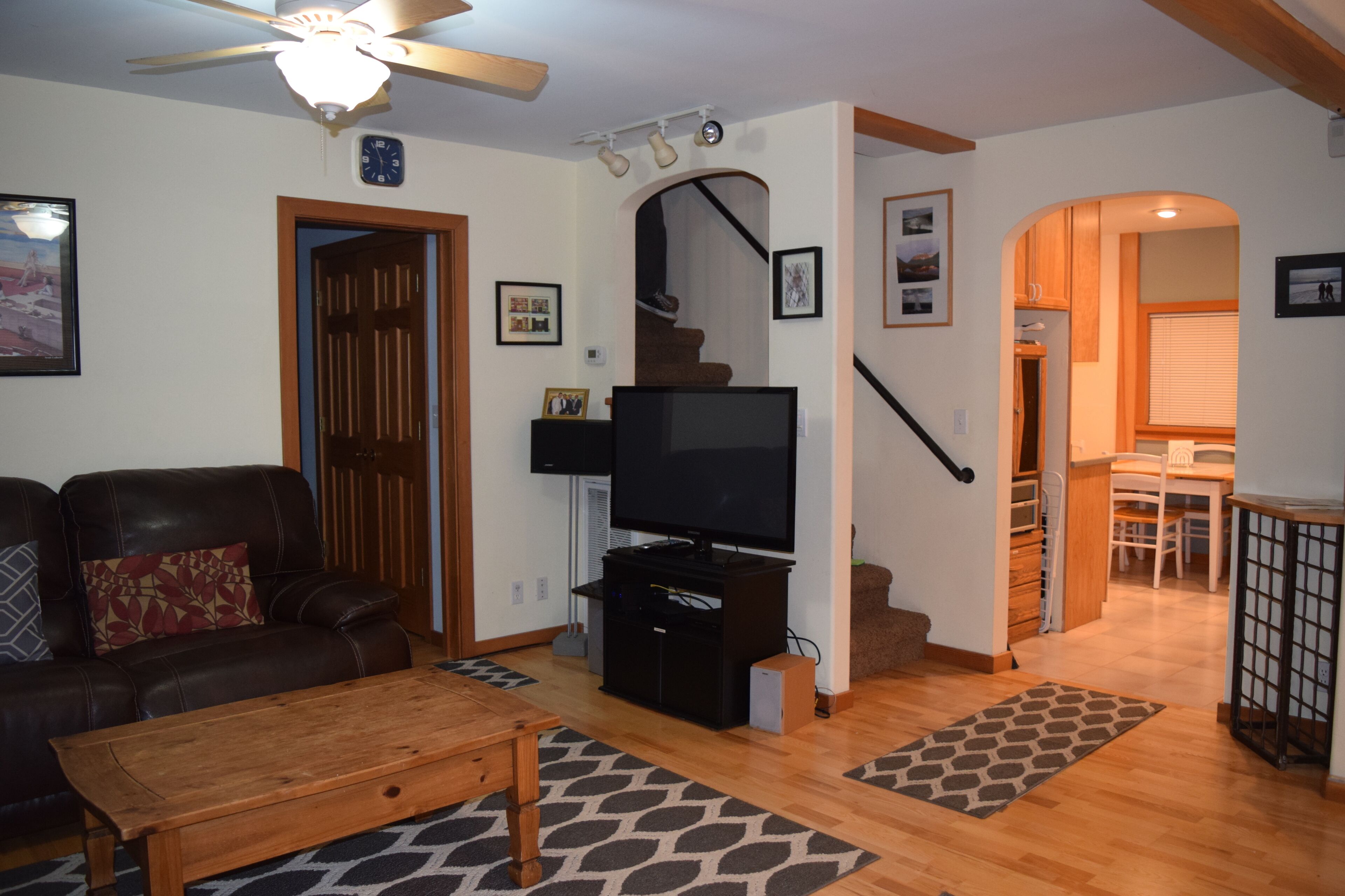 Perfect Location with ROOF DECK HOT TUB with a 5 Minute Walk To Tahoe City!