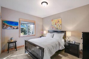 Desk, iron/ironing board, WiFi, bed sheets - Arrowhead Condos Unit 4 (West Yellowstone)