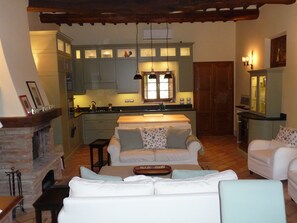 Smart TV, fireplace, DVD player, books