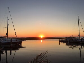 Marina - Cottage Near the Bay 2.5 blocks to beach & Harpoons. Available June 14 - 16! (North Cape May)
