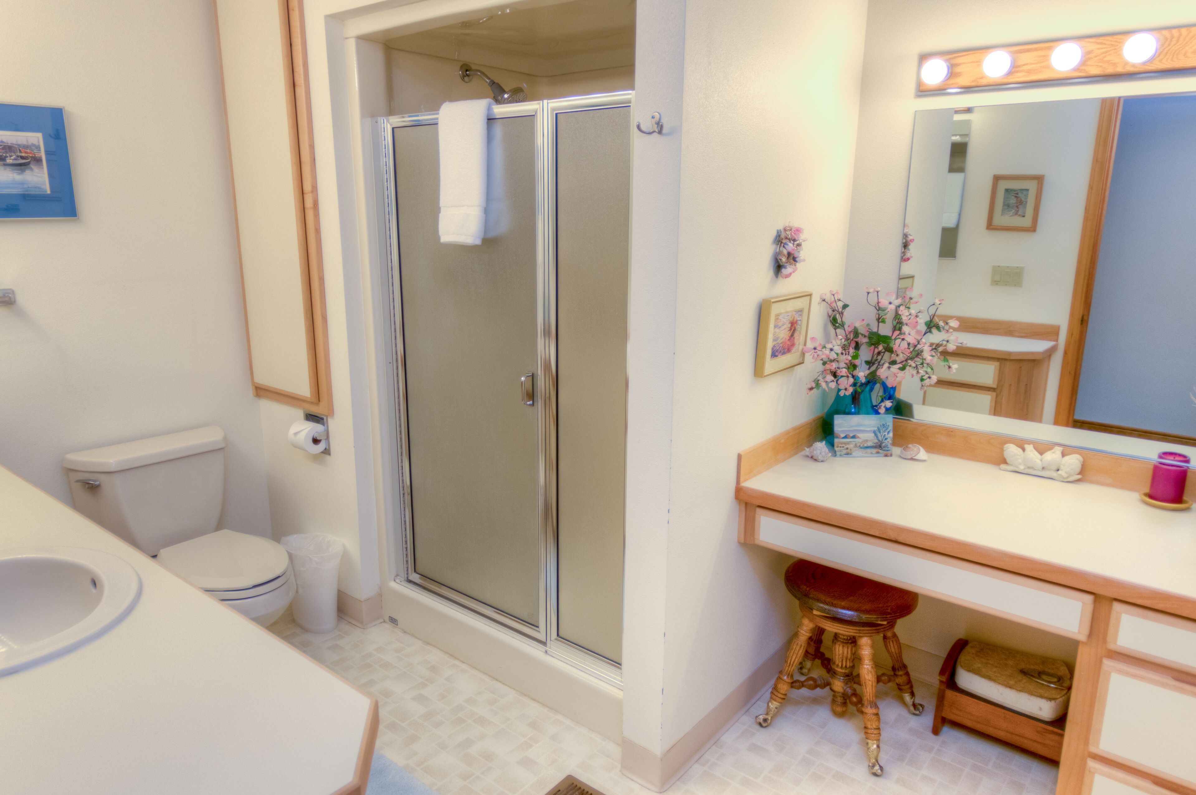 Ocean & Haystack Rock View - Quick & close walk to beach! 