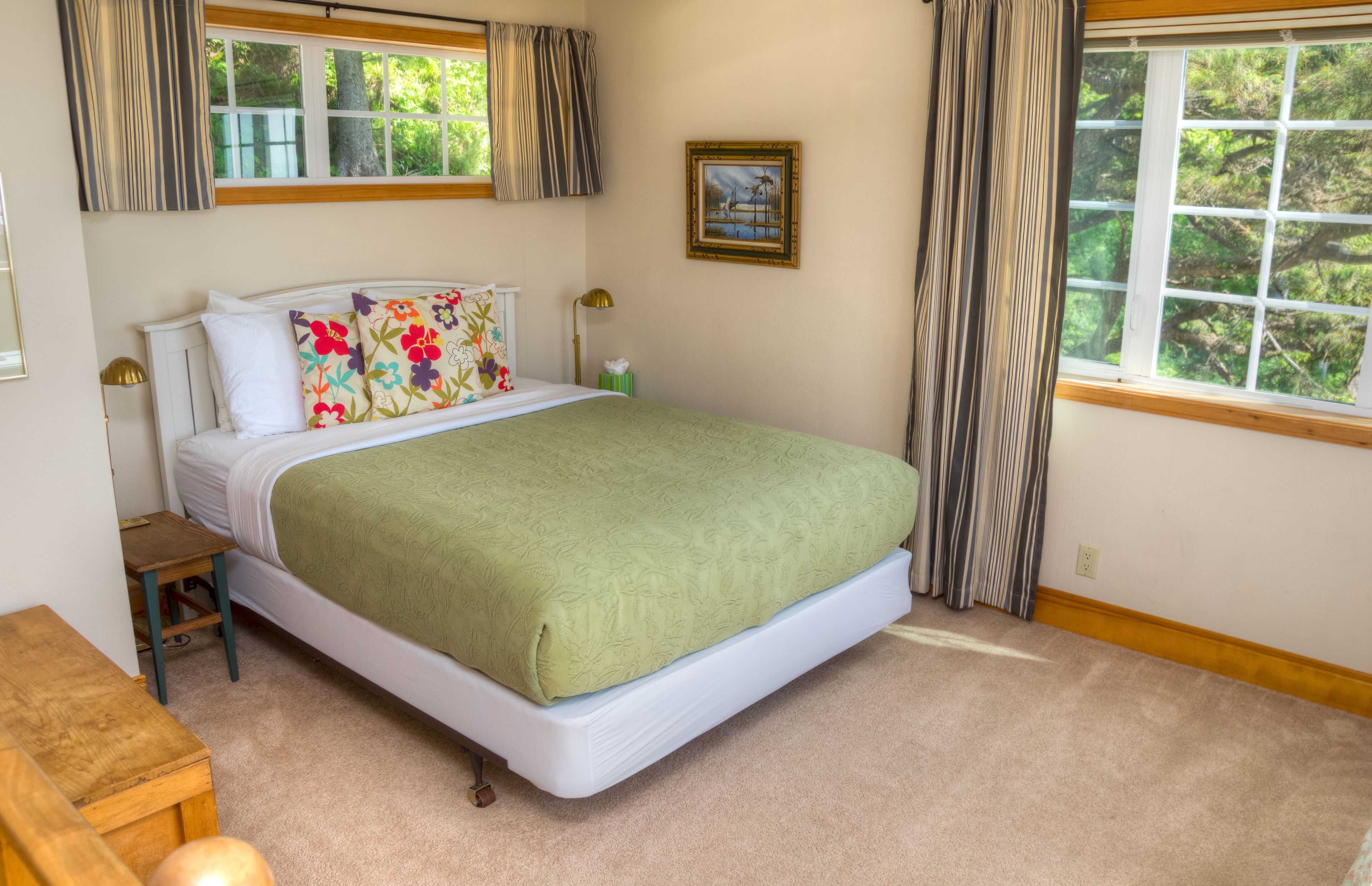 Ocean & Haystack Rock View - Quick & close walk to beach! 