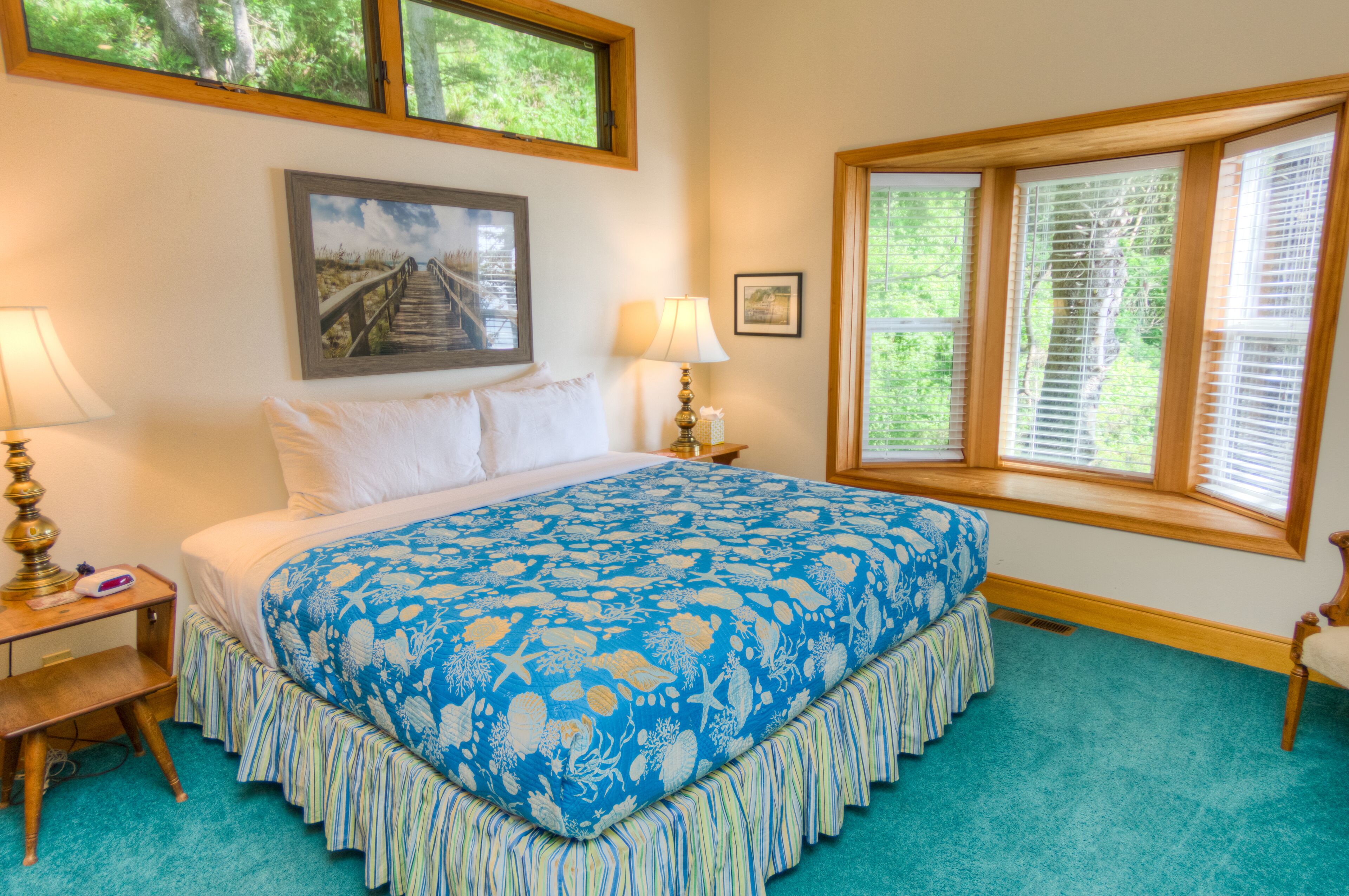 Ocean & Haystack Rock View - Quick & close walk to beach! 