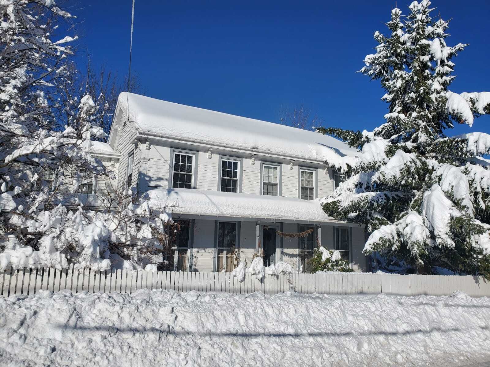 Windham Hot Tub & 1.7 miles from ski slope 