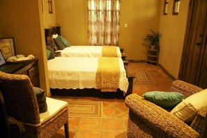 10 habitaciones, tabla de planchar con plancha y wifi gratis