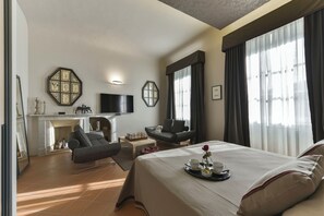 Interior - Pitti, a luxury home in Florence - with infra red sauna and complimentary wine! (Firenze)