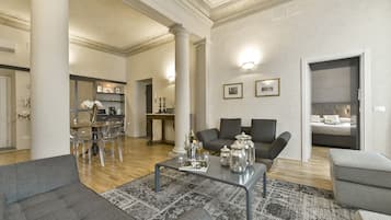 Smart TV, books, stereo