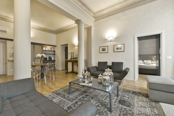 Smart TV, books, stereo - Pitti, a luxury home in Florence - with infra red sauna and complimentary wine! (Firenze)
