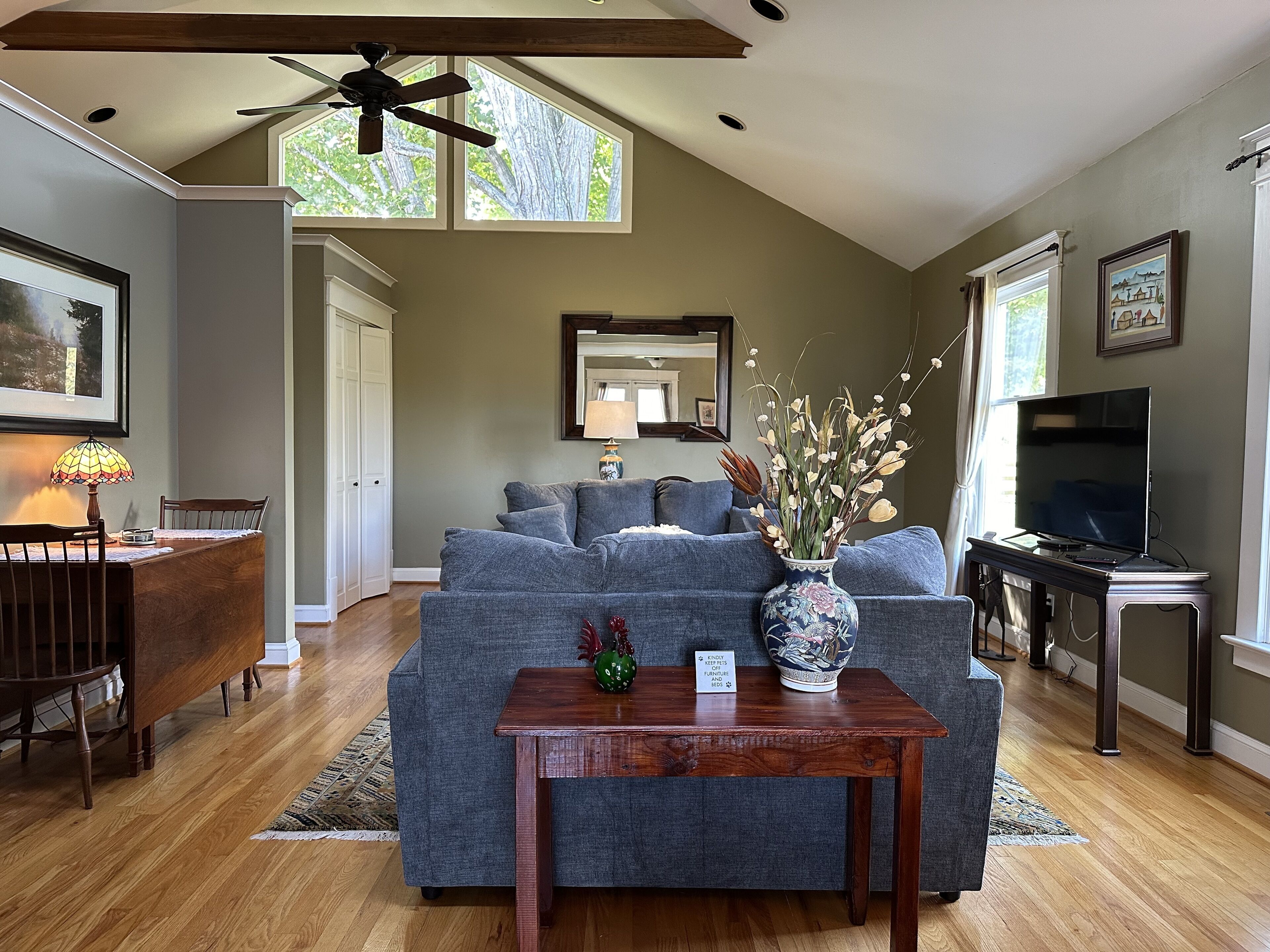 Elegant & Modern Carriage House at Twin Maple Farm