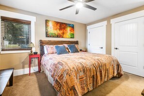 4 bedrooms, iron/ironing board, travel cot, free WiFi - Across the Street from Lift -- Amazing Canyons/Park City Townhome! (Park City)
