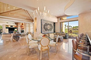 Dining - SWIM UP POOL BAR/SPA, POOL TABLE,6 EN SUITES, PING PONG, PUTTING GREEN 227370 (La Quinta)