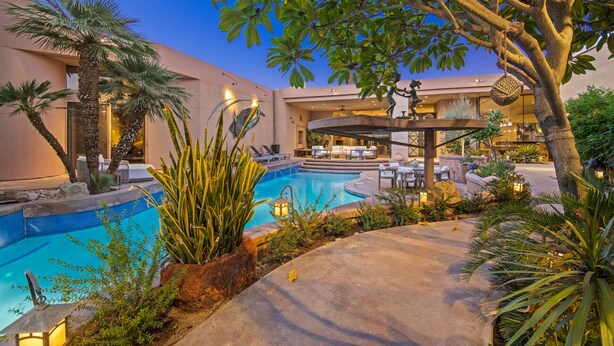 A pool area with a circular hot tub, lounge chairs, and a dining area with tables and chairs. - SWIM UP POOL BAR/SPA, POOL TABLE,6 EN SUITES, PING PONG, PUTTING GREEN 227370 (La Quinta)