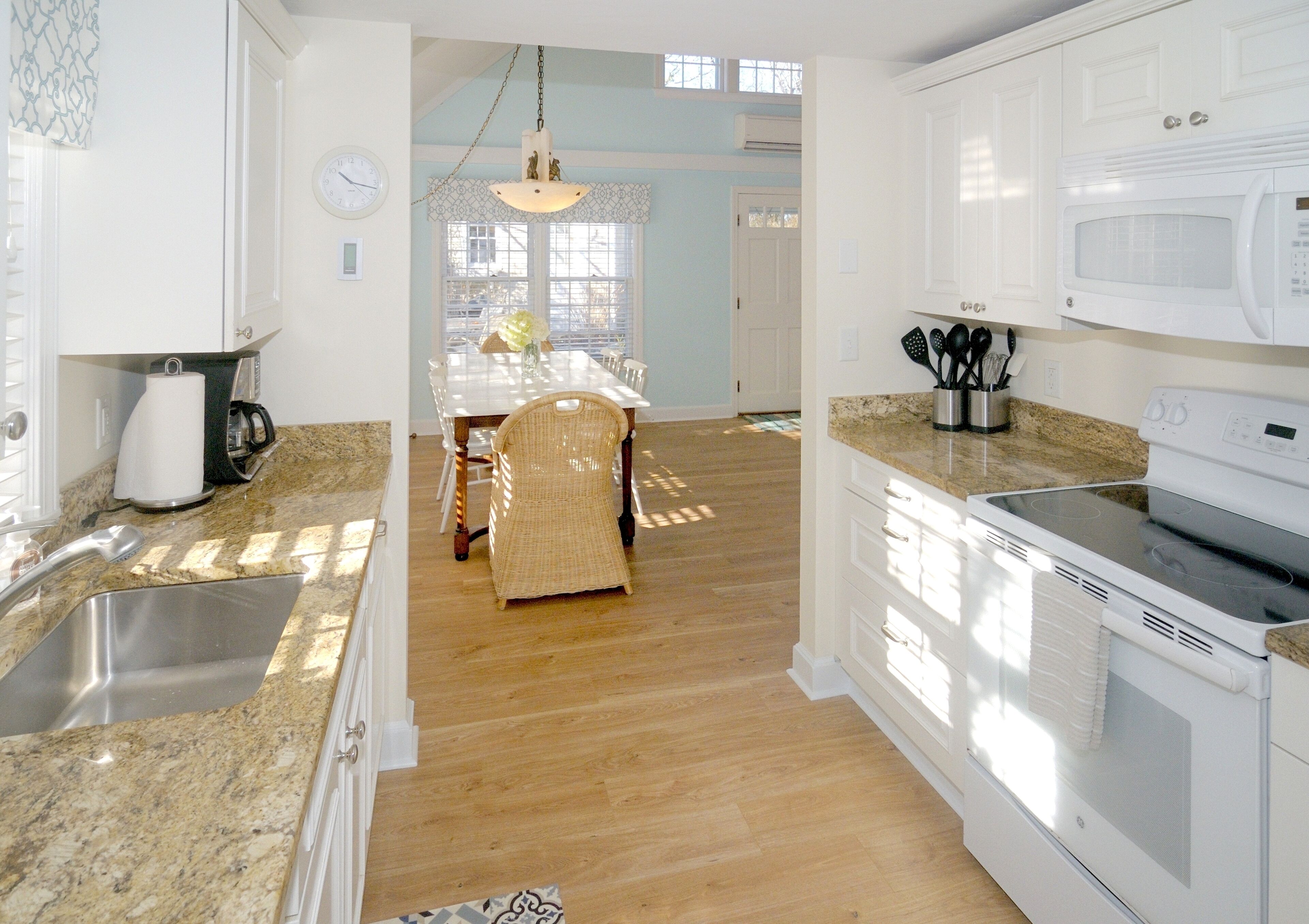 2 Bedrooms plus Loft - sleeps 6 in beds - 5 Blocks to Center of Town