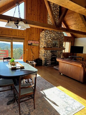 Interior - Spacious Log Cabin with Expansive Mountain Vistas, National Forest (Guffey)