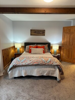 3 bedrooms, free WiFi, bed sheets - Spacious Log Cabin with Expansive Mountain Vistas, National Forest (Guffey)