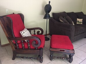 智能電視、壁爐、乒乓球設施、書籍