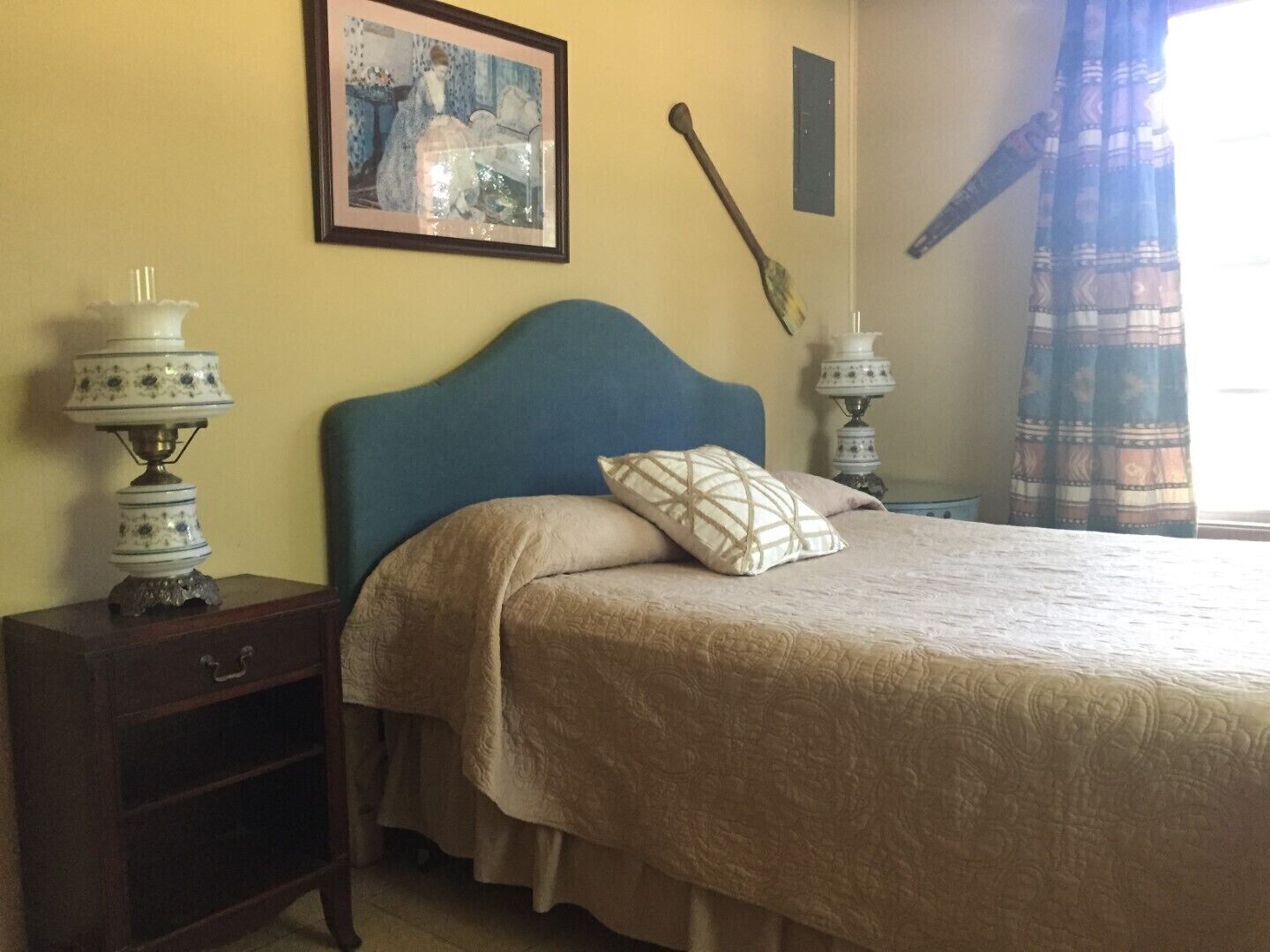 DEEP Frio River, Pool Table, Ping Pong, Volleyball, Pets OK, River Views!