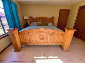 4 室のベッドルーム、WiFi (無料)、車椅子でアクセスできる設備