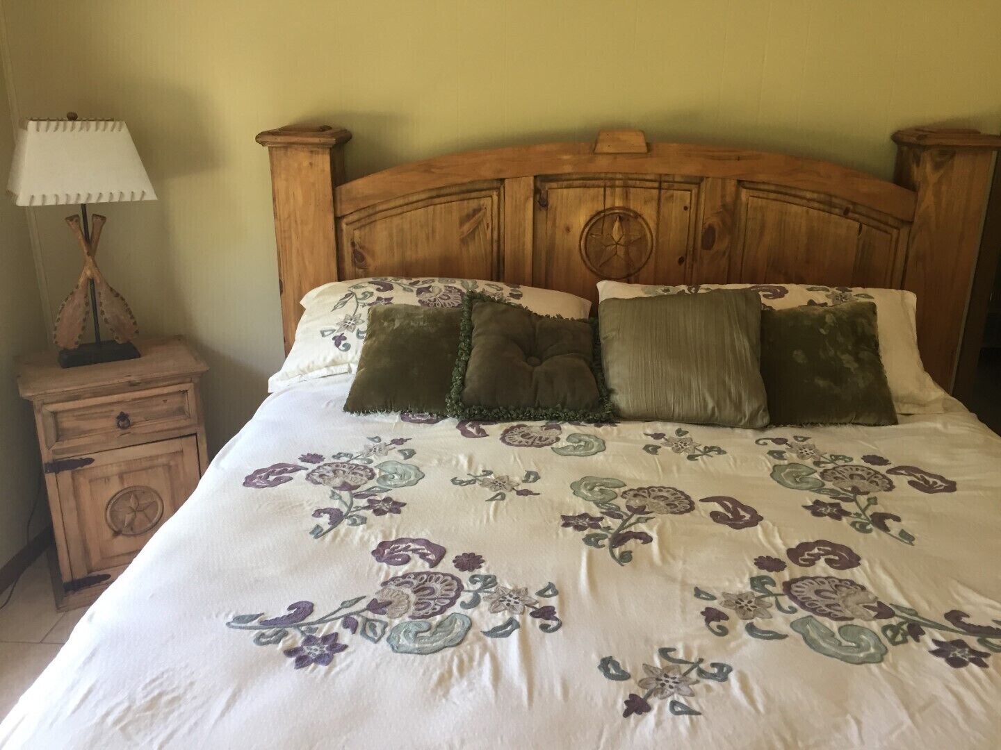 DEEP Frio River, Pool Table, Ping Pong, Volleyball, Pets OK, River Views!