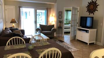 Télévision, lecteur de DVD, vidéothÚque, chaßne hi-fi