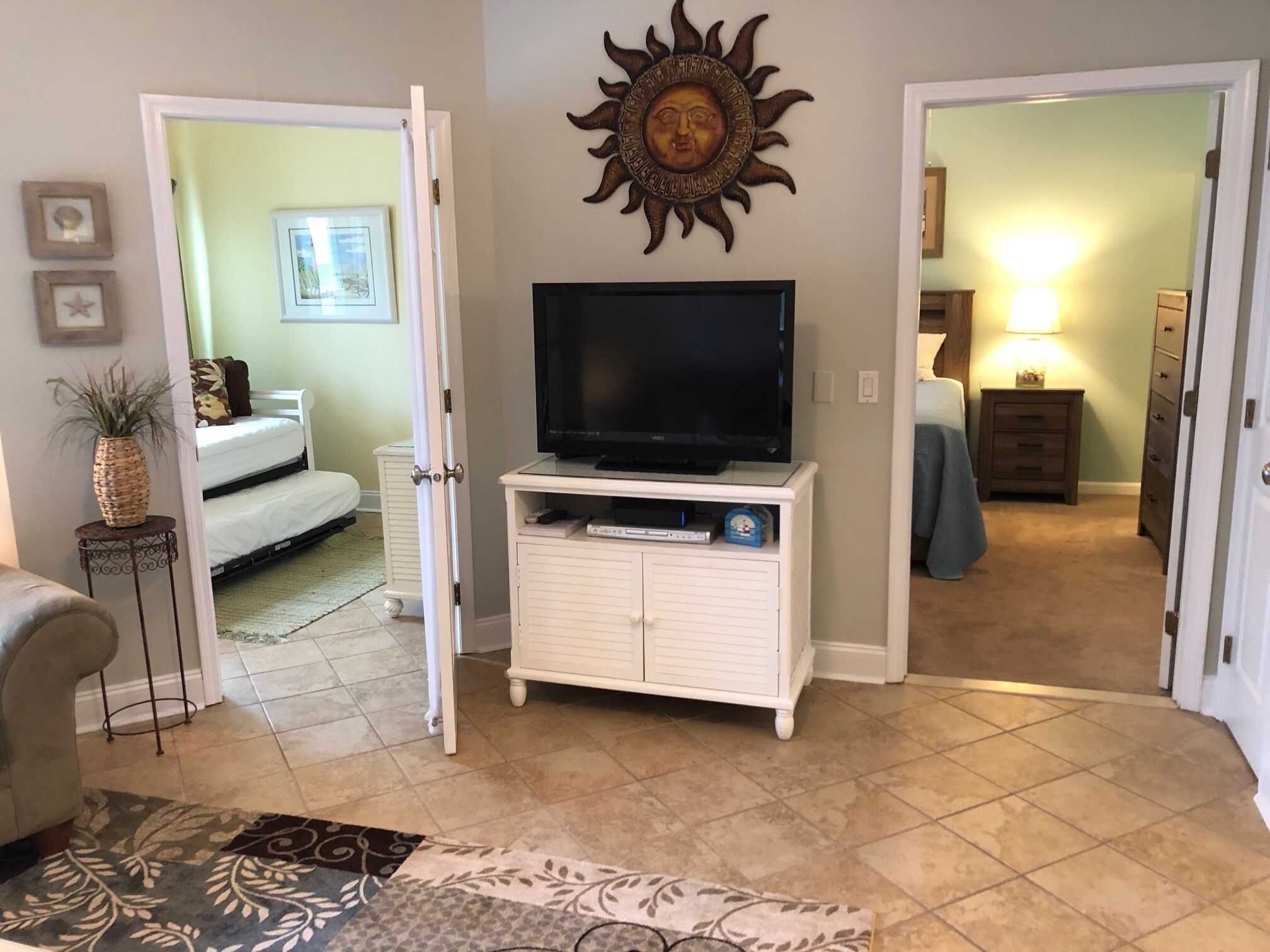 Seapointe Village - 1BR plus Den (BR with no closet) / 2 Full BA - Sleeps 5 