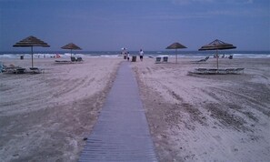 On the beach - Premier beachfront resort located in the heart of Diamond Beach (Wildwood Crest)