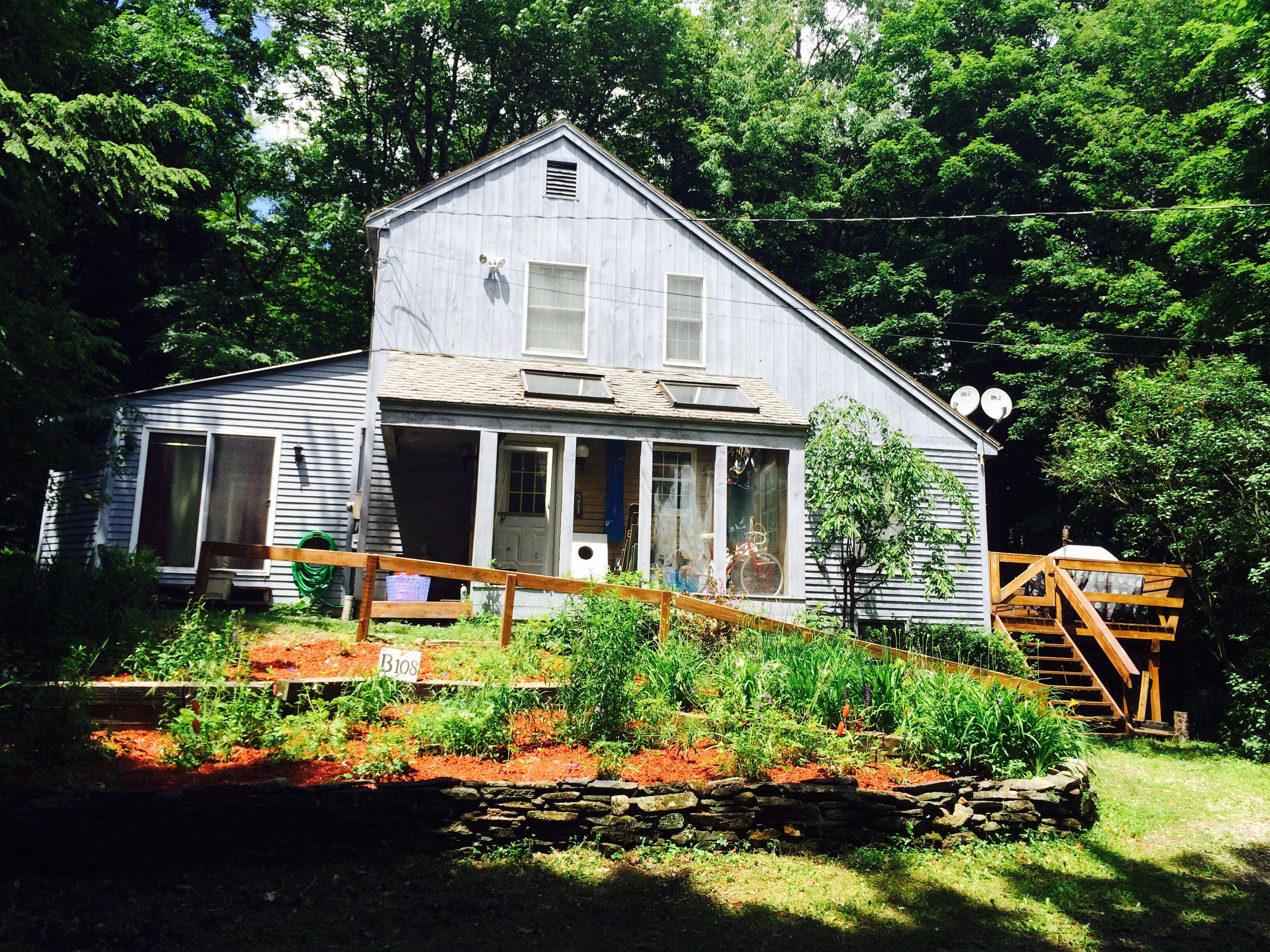 Beautiful 4 Bedroom + Loft with Hot Tub near Town, Mt Snow and lake! - Sleeps 10