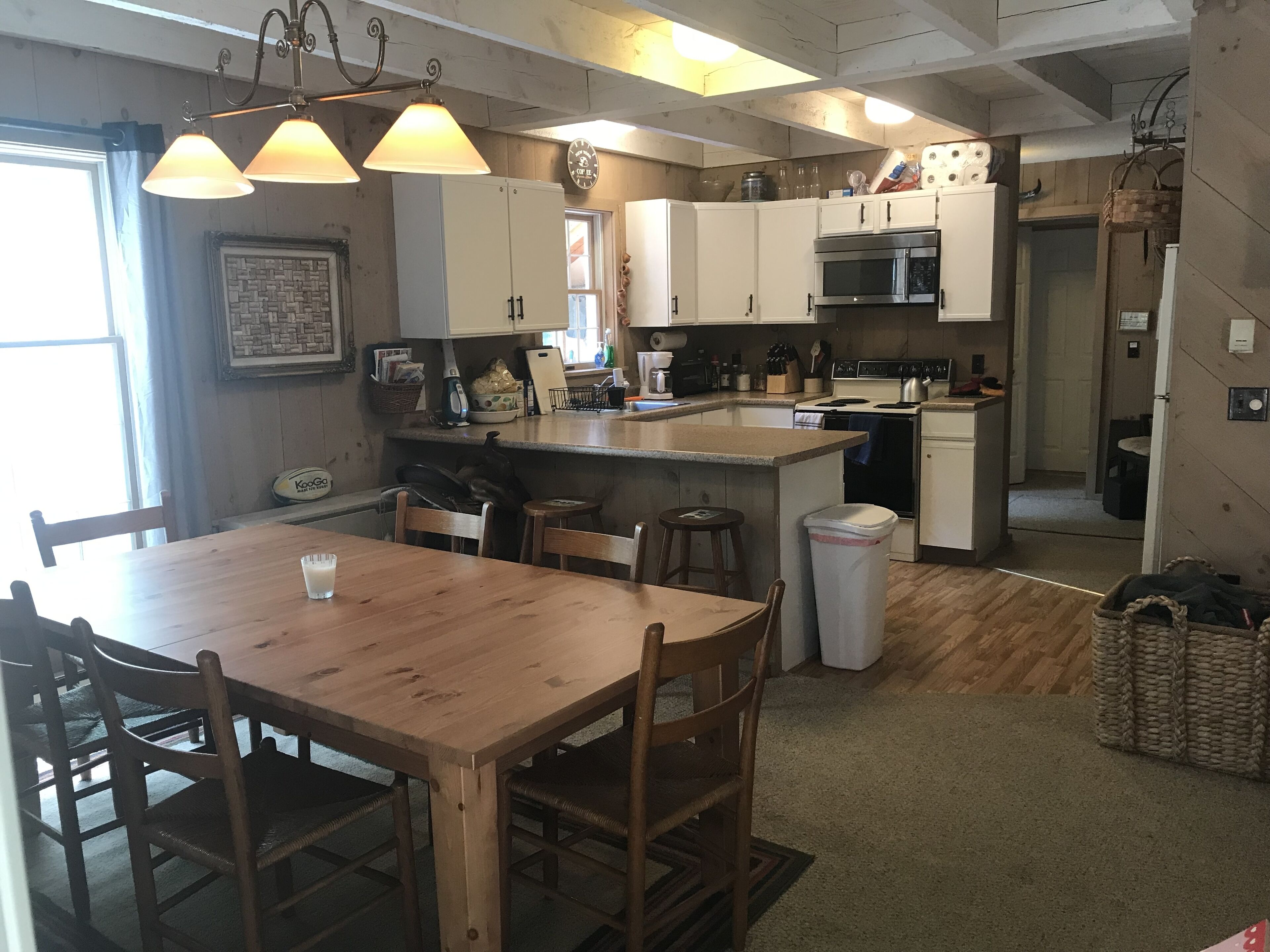 Beautiful 4 Bedroom + Loft with Hot Tub near Town, Mt Snow and lake! - Sleeps 10